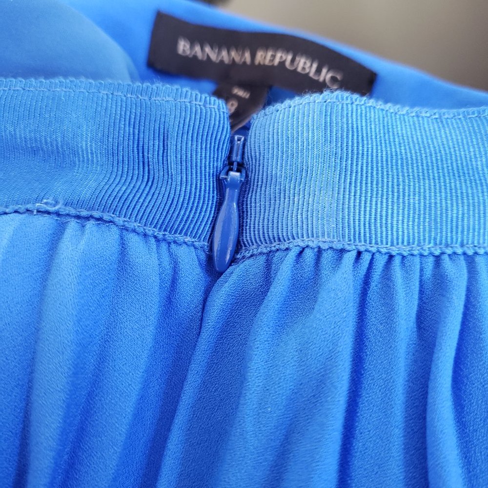 Tags Still On, Banana Republic Cerulean Blue Pleated Skirt, Silk Lined, Size 8